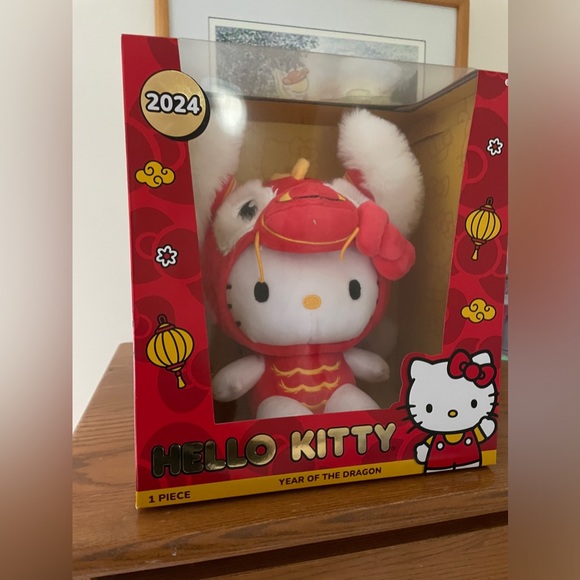 Hello Kitty 8" Year of the Dragon 2024 Boxed Plush (Limited Edition) - Picture 6 of 15